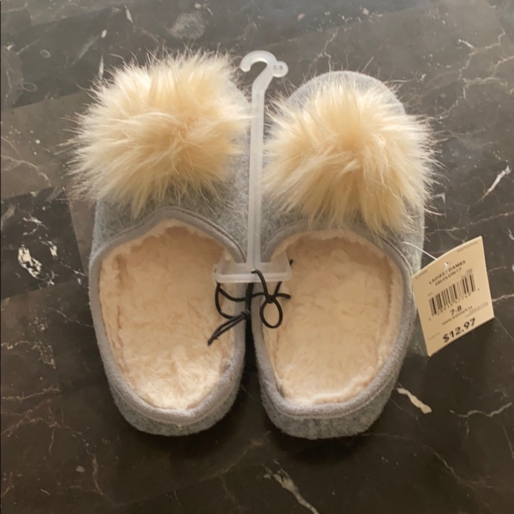 Pom slippers